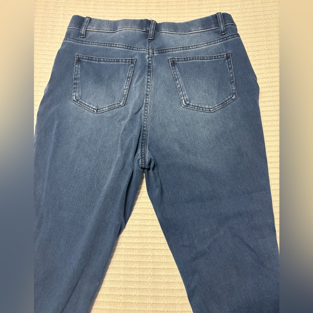 Time and Tru Blue Jeans, Ankle length, Zip up, casual pants to go anywhere.